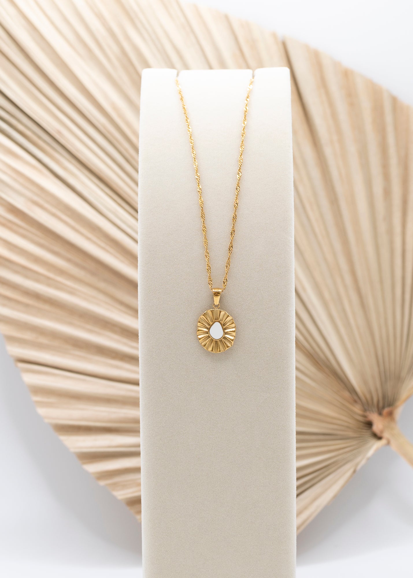 Lumiere Necklace